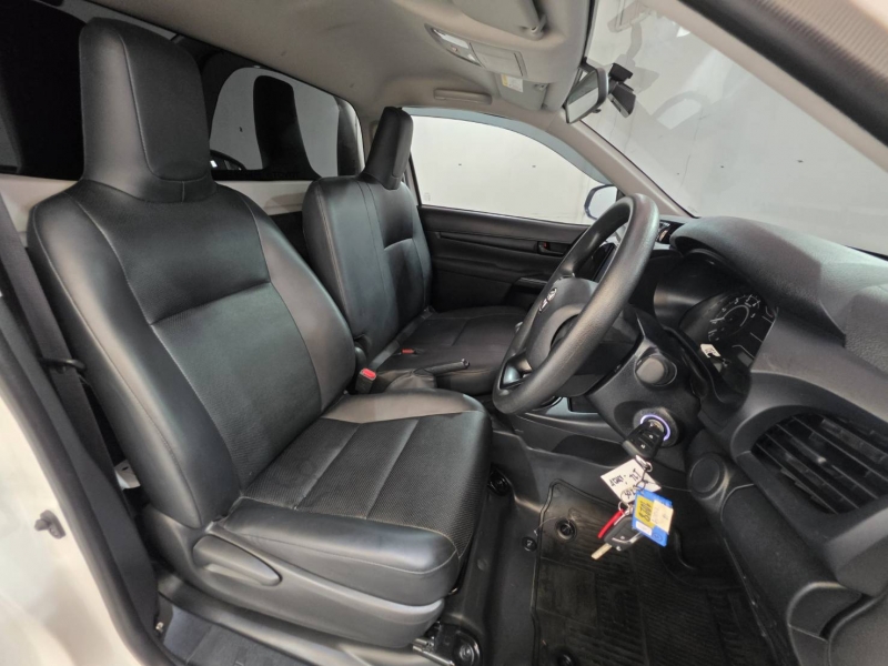 REVO SINGLE CAB 2.4 ENTRY M/T