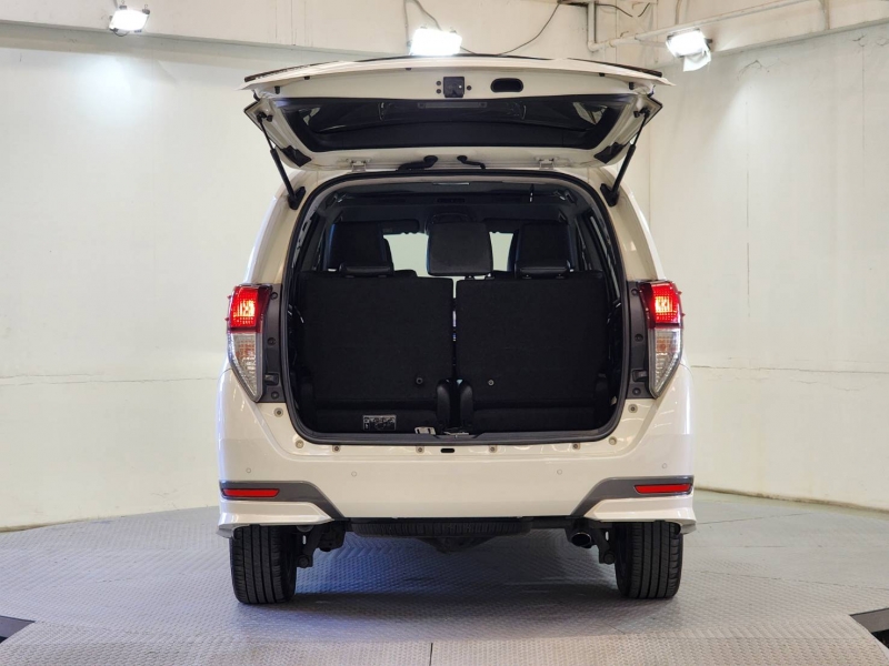 INNOVA 2.8 CRYSTA PREMIUM A/T