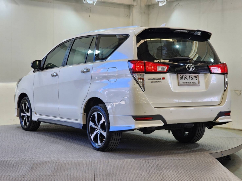 INNOVA 2.8 CRYSTA PREMIUM A/T