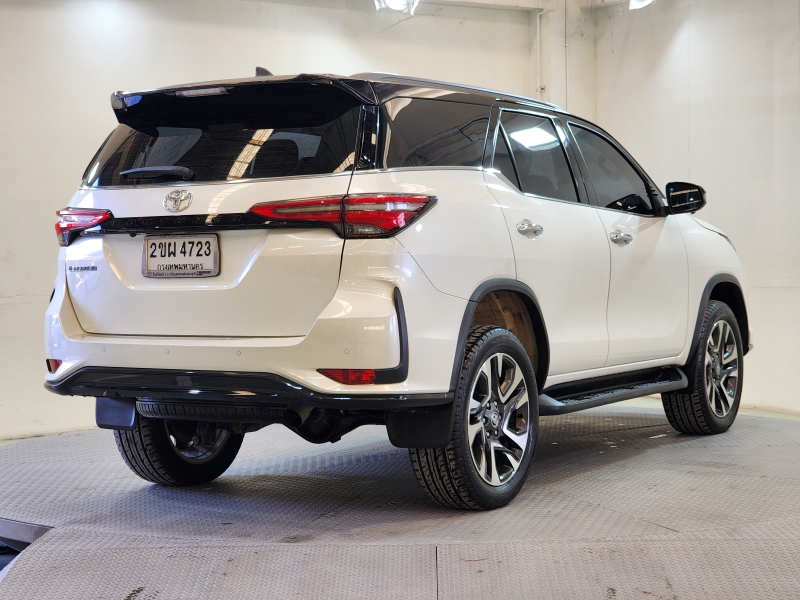 FORTUNER 2.4 LEGENDER A/T (BLACK TOP)