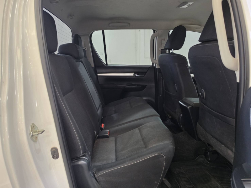 REVO D-CAB 2.4  ENTRY Pre A/T