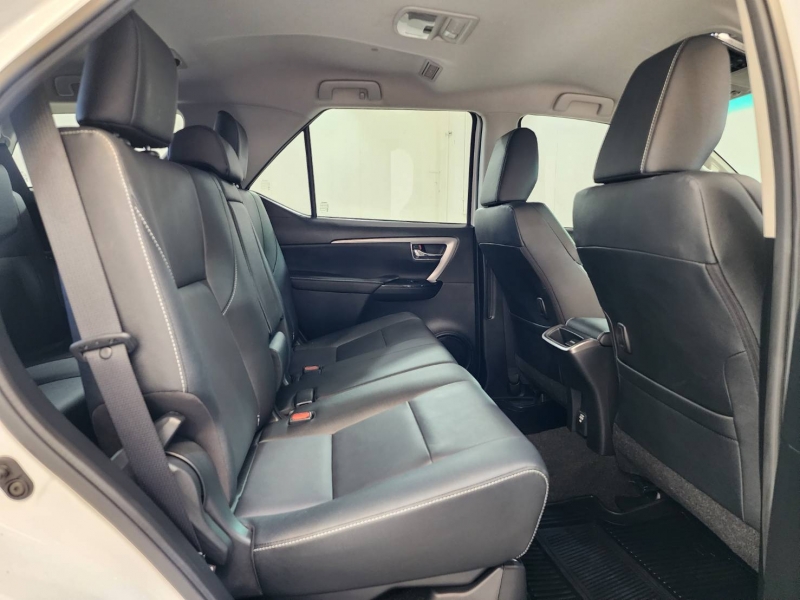 FORTUNER 2.4 LEADER V A/T 4WD