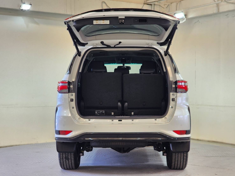 FORTUNER 2.4 LEADER V A/T 4WD