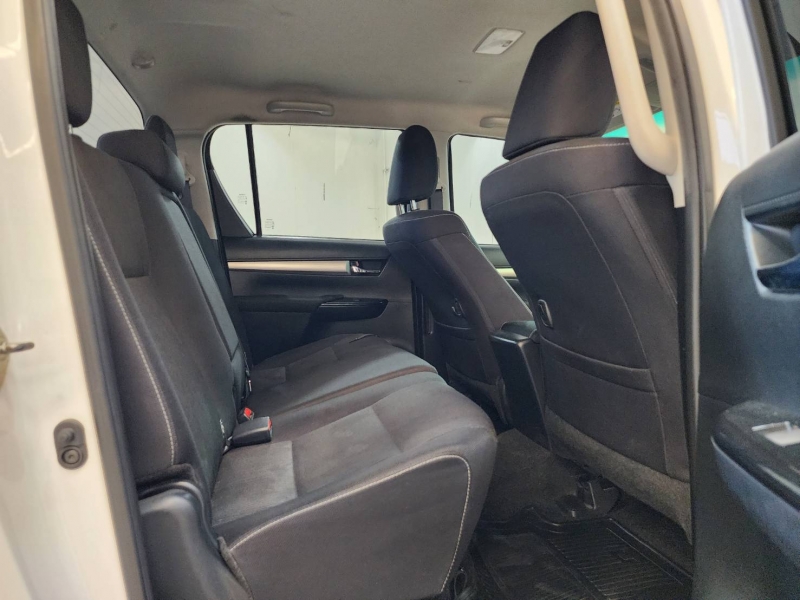 REVO D-CAB 2.4 ENTRY PRE A/T