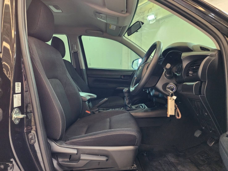 REVO D-CAB 2.4 Z EDITION ENTRY M/T (หน้าใหม่)