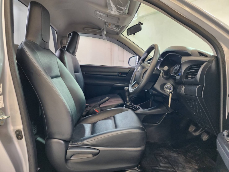 REVO SINGLE CAB 2.4 ENTRY M/T