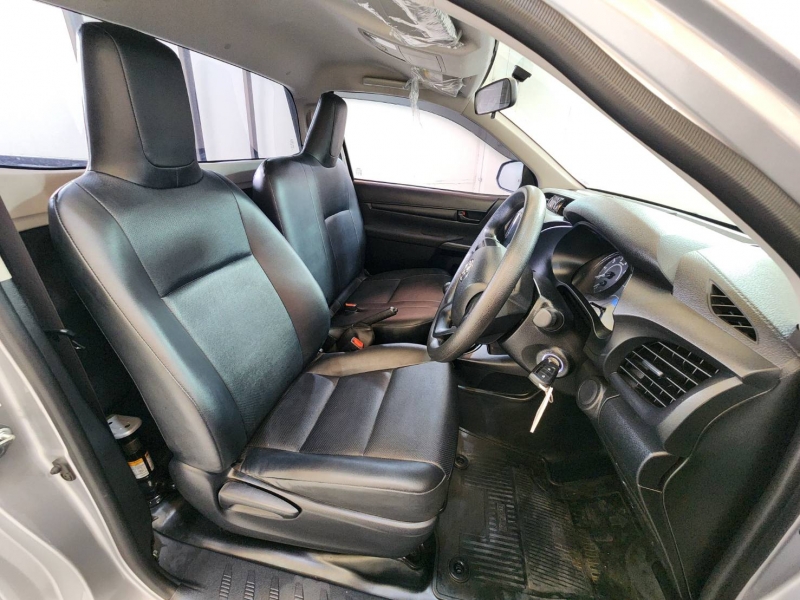 REVO SINGLE CAB 2.4 ENTRY M/T