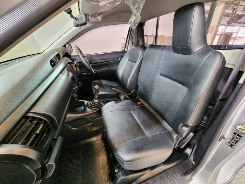 REVO SINGLE CAB 2.4 ENTRY M/T