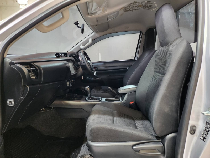 REVO SINGLE CAB 2.8 ENTRY 4WD A/T