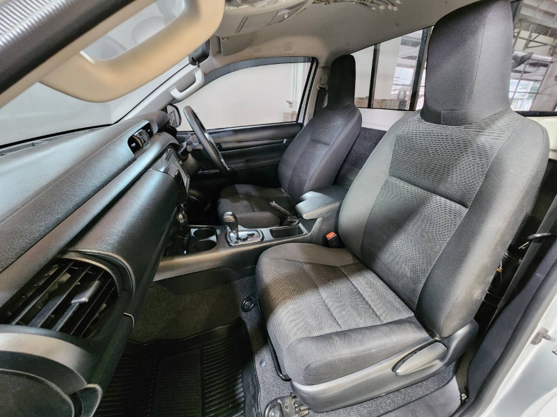 REVO SINGLE CAB 2.8 ENTRY 4WD A/T