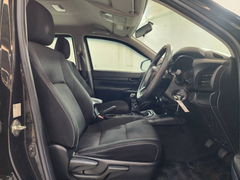 REVO D-CAB 2.4 ENTRY M/T