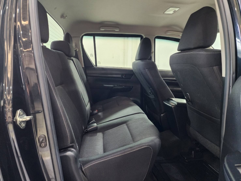 REVO D-CAB 2.4 ENTRY M/T