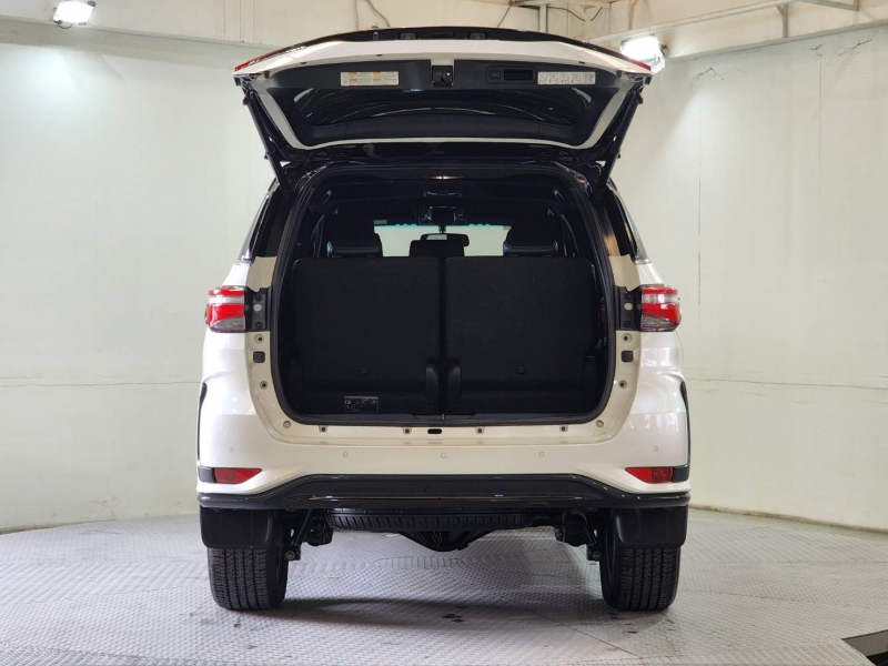 FORTUNER 2.4 Legender A/T