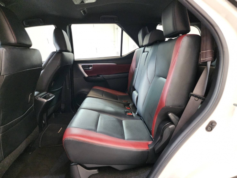 FORTUNER 2.4 Legender A/T