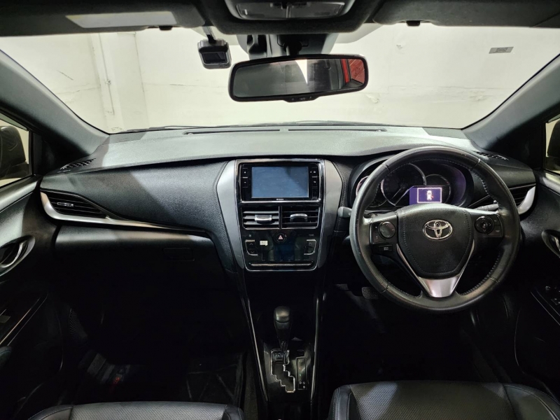 YARIS NEW 1.2 SPORT PREMIUM A/T (BLACK-ROOF)