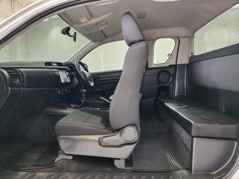 REVO SMART CAB 2.4 Z EDITION ENTRY M/T (เพจเสา)