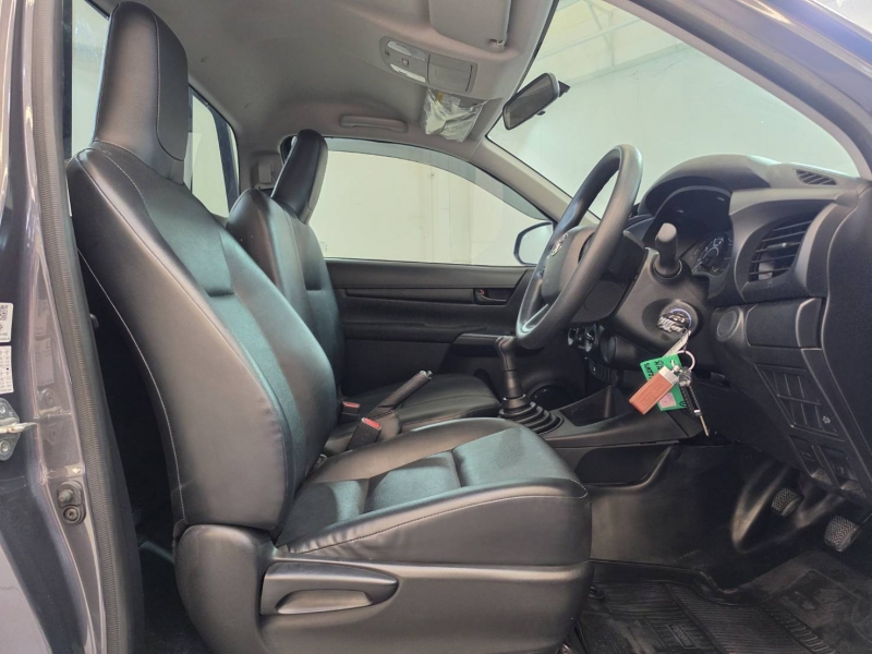 REVO SINGLE CAB 2.4 ENTRY M/T