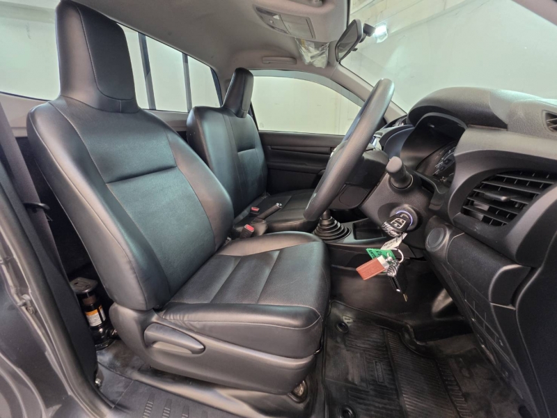 REVO SINGLE CAB 2.4 ENTRY M/T