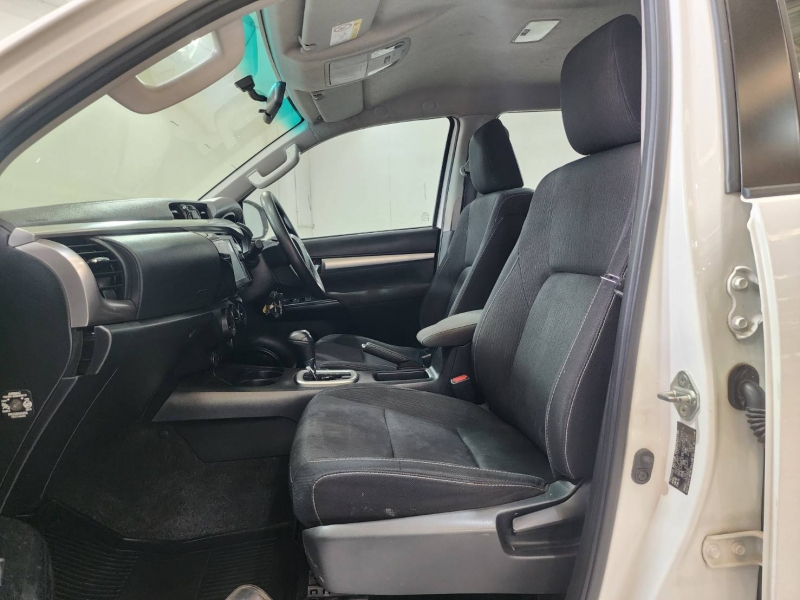 REVO D-CAB 2.4 ENTRY Pre A/T