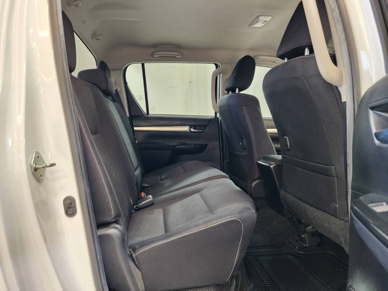 REVO D-CAB 2.4 ENTRY PRE A/T (หน้าใหม่)