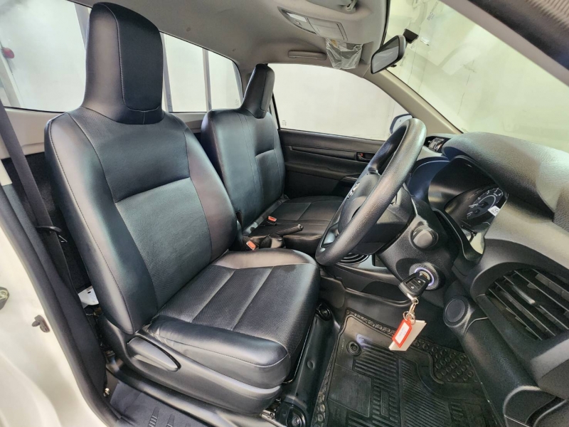 REVO SINGLE CAB 2.4 ENTRY M/T