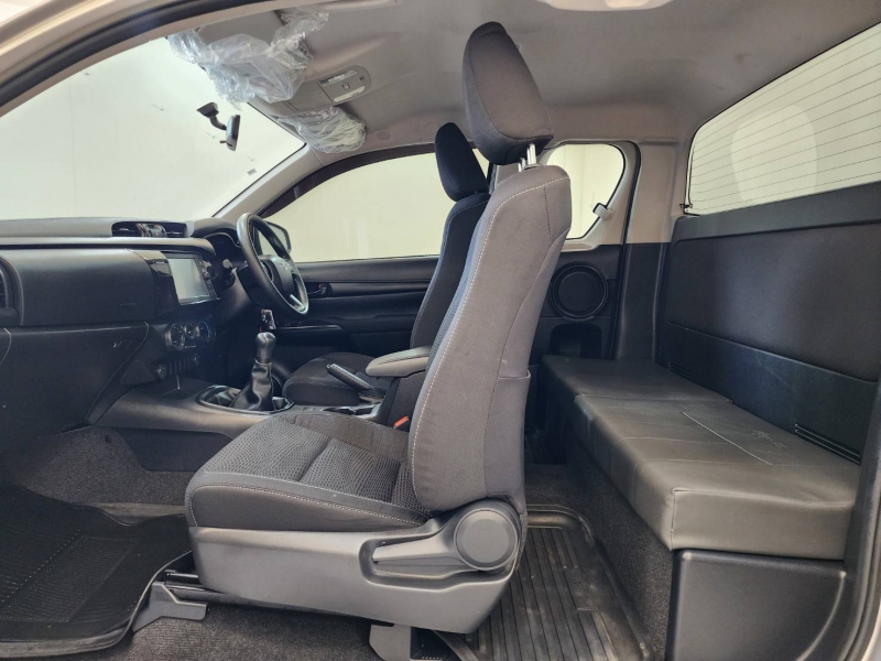 REVO SMART CAB 2.4 Z EDITION ENTRY M/T (เพรสเสา)
