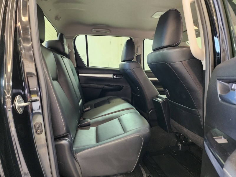 REVO D-CAB 2.4 MID Pre A/T