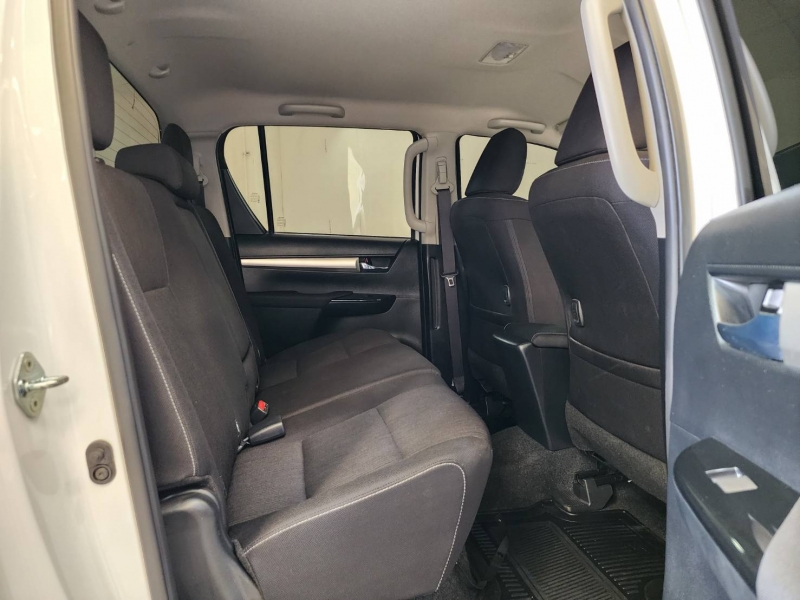REVO D-CAB 2.4 ENTRY Pre M/T
