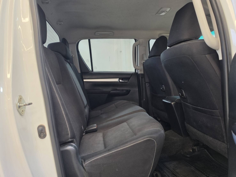 REVO D-CAB 2.4  ENTRY Pre A/T