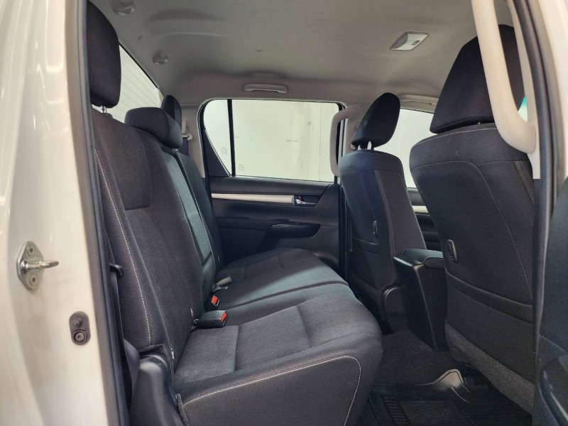 REVO D-CAB 2.4 ENTRY Pre A/T