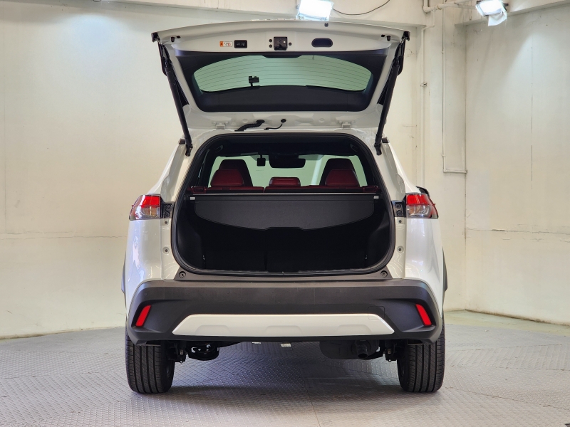 CROSS 1.8 HEV Premium Luxury A/T  (Test Drive )