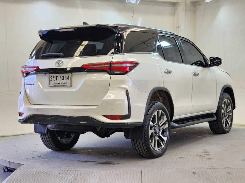 FORTUNER 2.4 Legender A/T