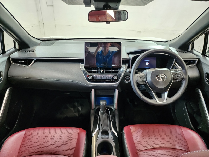CROSS 1.8 Hybrid Premium A/T (Test Drive )