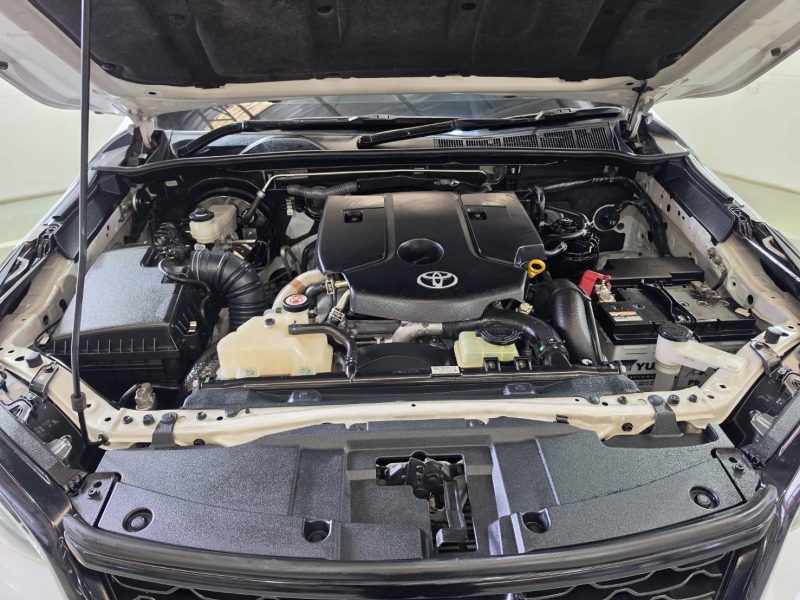 FORTUNER 2.4 LEADER V A/T