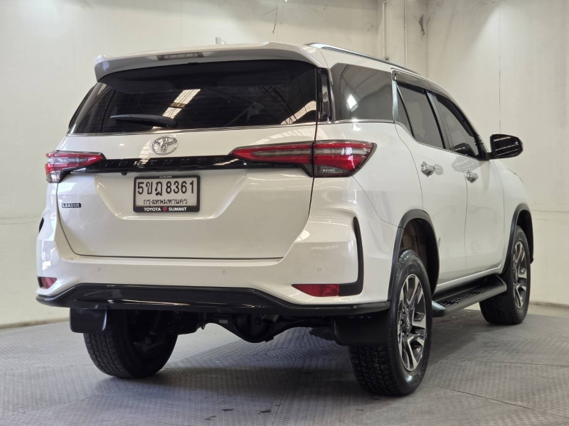 FORTUNER 2.4 LEADER V A/T