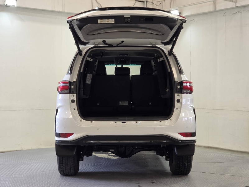 FORTUNER 2.4 LEADER V A/T