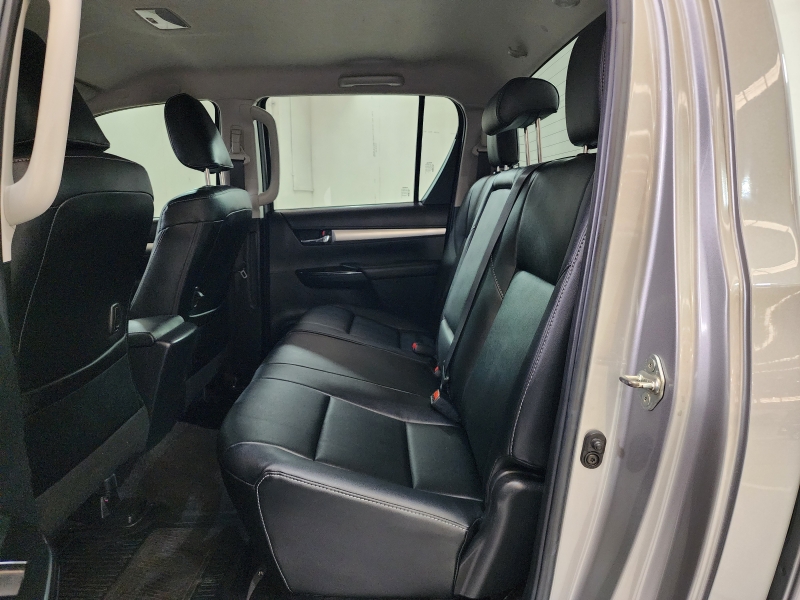 REVO D-CAB 2.4 MID Pre A/T