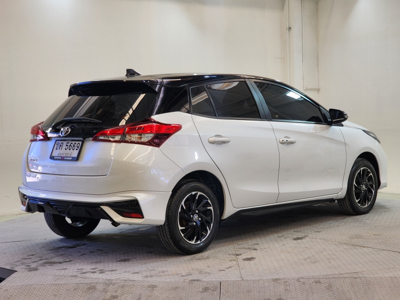 YARIS NEW 1.2 SPORT PREMIUM A/T (TWO-TONE)