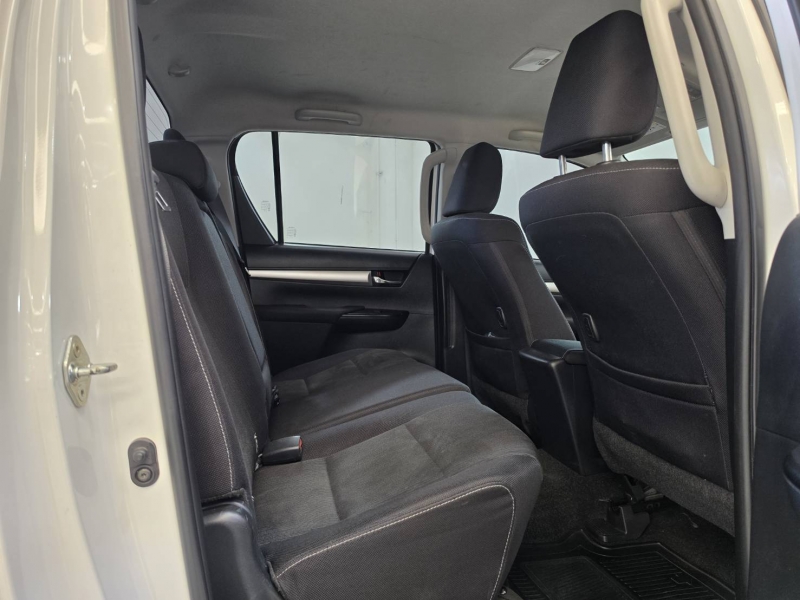REVO D-CAB 2.4 ENTRY Pre A/T