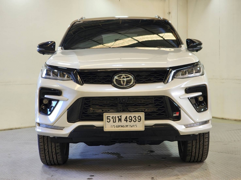 FORTUNER 2.8 GR SPORT 4WD A/T (BLACK TOP)