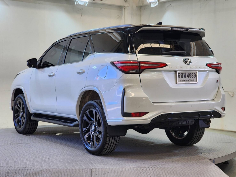 FORTUNER 2.8 GR SPORT 4WD A/T (BLACK TOP)