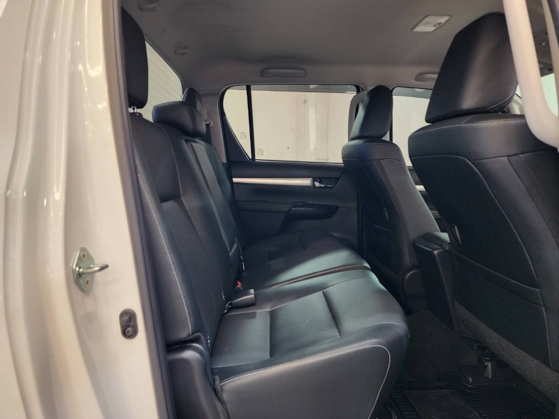 REVO D-CAB 2.4 MID Pre A/T