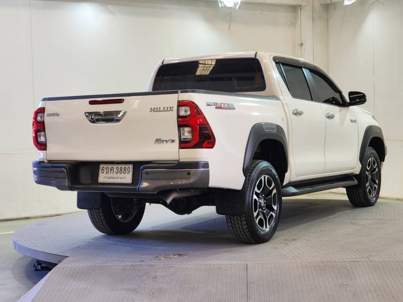 REVO D-CAB 2.4 MID Pre A/T