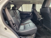 FORTUNER 2.4 V LEADER A/T ( ชุดแต่ง LEGENDER )
