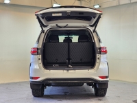 FORTUNER 2.4 V LEADER A/T ( ชุดแต่ง LEGENDER )