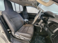 REVO SINGLE CAB 2.8 ENTRY 4WD A/T