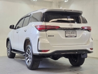 FORTUNER 2.4 LEADER V A/T