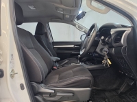 REVO D-CAB 2.4 ENTRY Pre A/T