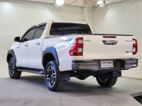 REVO D-CAB 2.4 MID Pre A/T